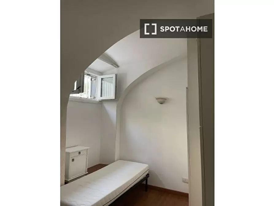 Immagine 6 di Camera condivisa in affitto  in Viale Guglielmo Marconi a Roma