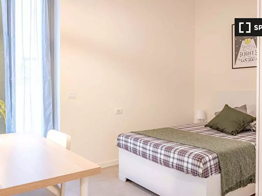 Immagine 2 di Camera condivisa in affitto  in Viale Monza a Milano