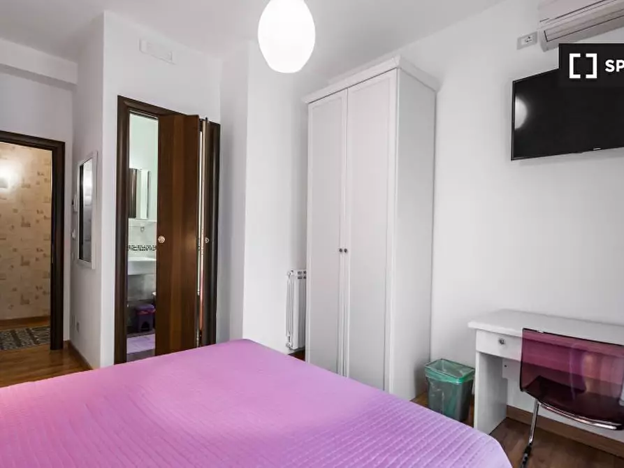 Immagine 2 di Camera condivisa in affitto  in Via Monza a Roma