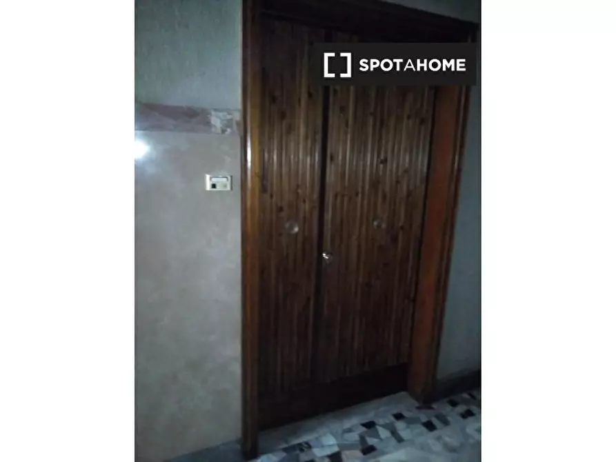 Immagine 6 di Camera condivisa in affitto  in Via Tuscolana, 00179 Roma RM, Italy a Roma