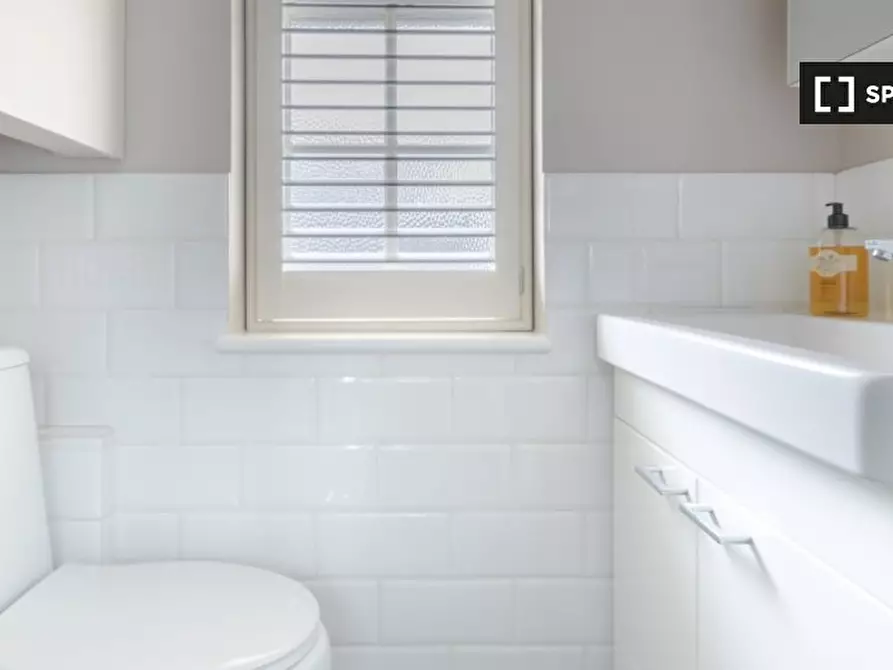 Immagine 7 di Appartamento in affitto  in Neal St a Camden Town