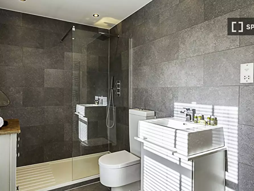 Immagine 5 di Appartamento in affitto  in -34 Philbeach Gardens a Kensington