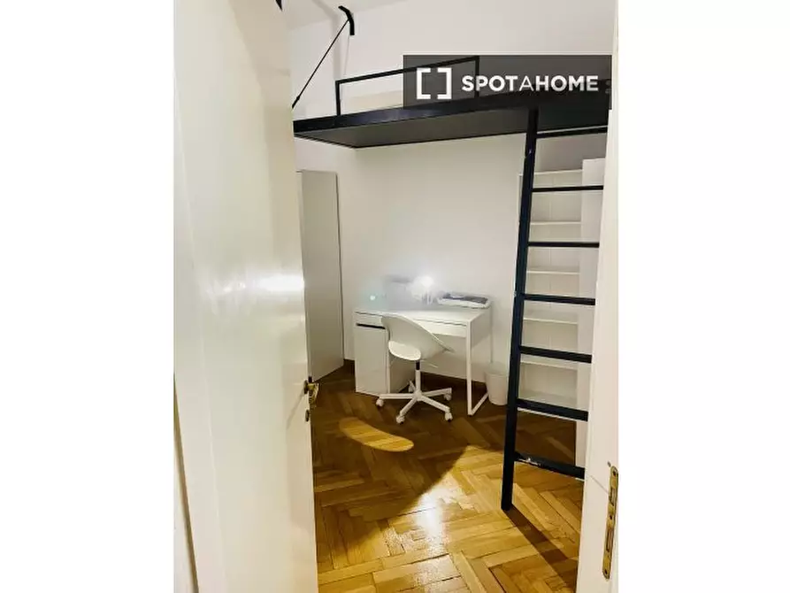 Immagine 12 di Camera condivisa in affitto  in via Caminandella a Milano