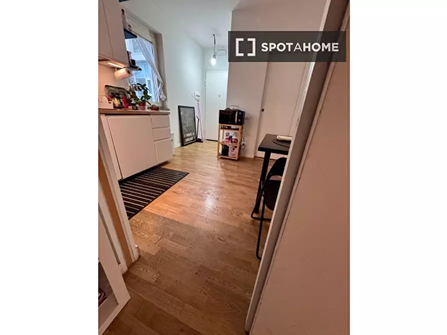 Immagine 6 di Camera condivisa in affitto  in Via dei Reti a Roma