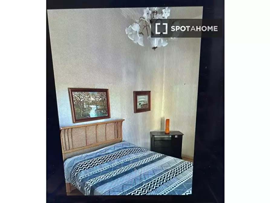 Immagine 9 di Camera condivisa in affitto  in P.za Cavour a Napoli