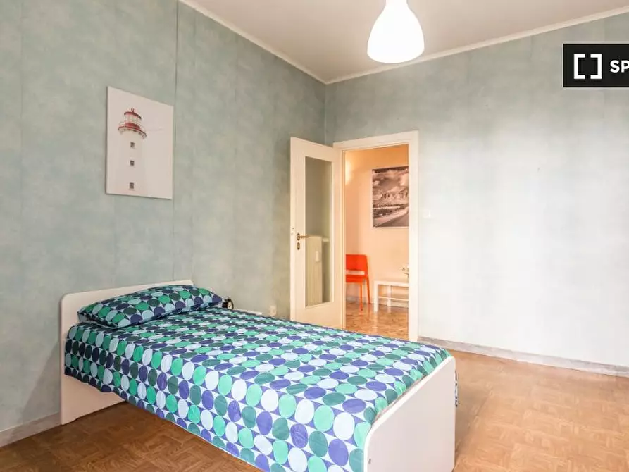 Immagine 4 di Camera condivisa in affitto  in Via Statilio Ottato a Roma