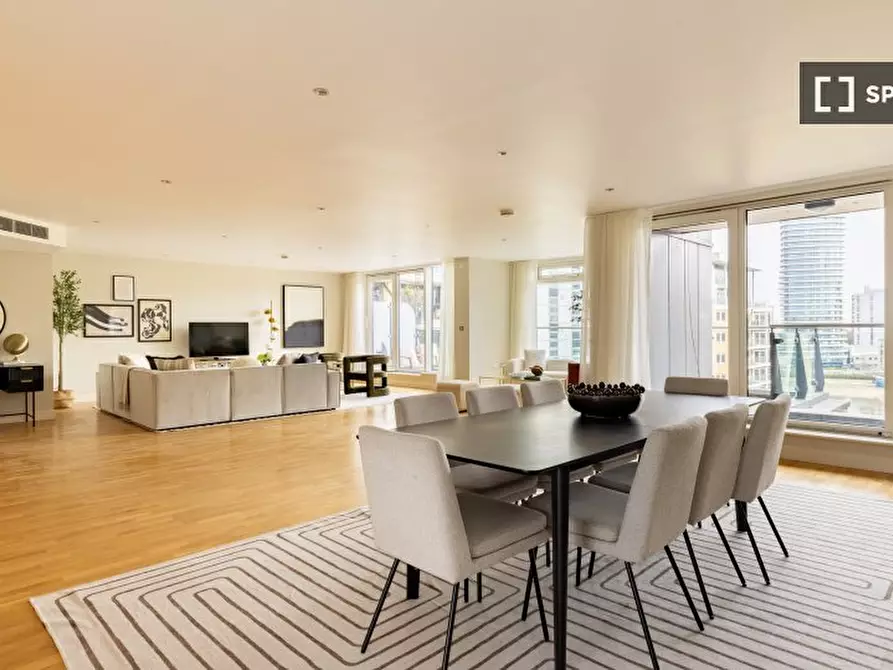 Immagine 1 di Appartamento in affitto  in Lensbury Ave a Hammersmith