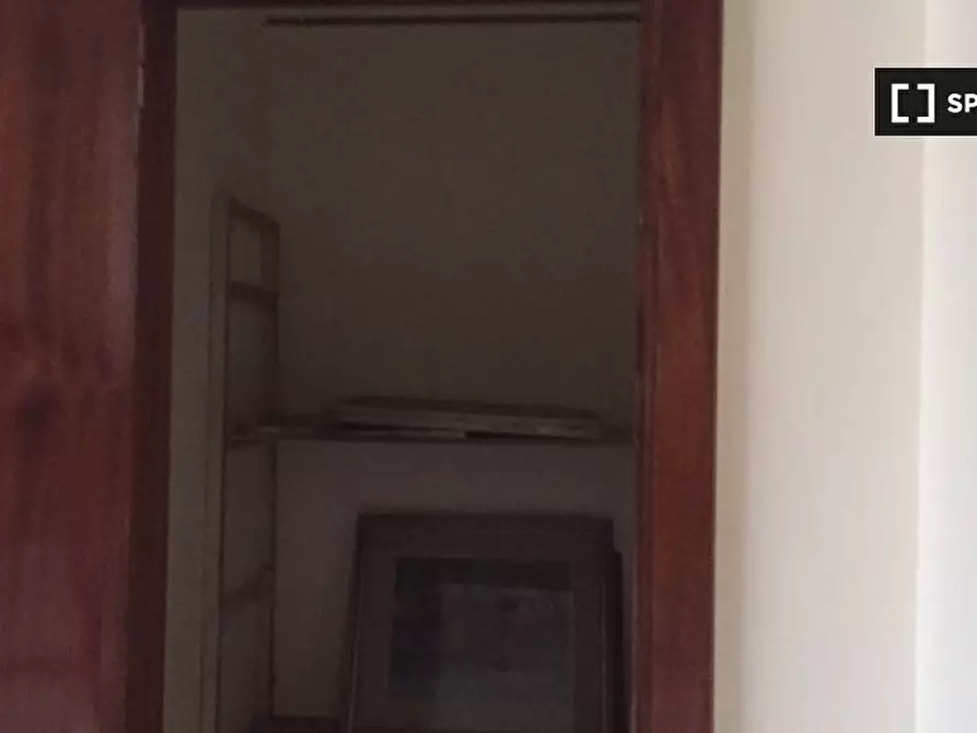 Immagine 11 di Camera condivisa in affitto  in Via Croce Rossa a Napoli