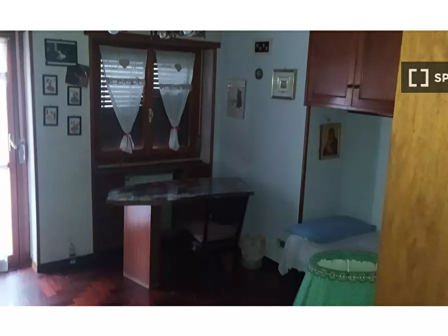 Immagine 3 di Camera condivisa in affitto  in Via Antonio De Micheli a Roma