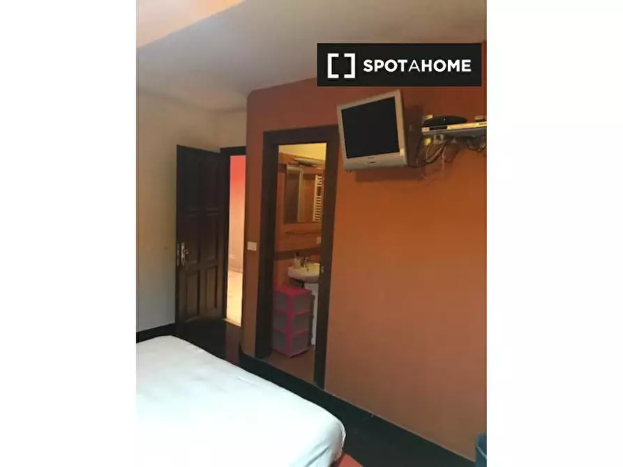 Immagine 4 di Camera condivisa in affitto  in Lungotevere di Pietra Papa a Roma