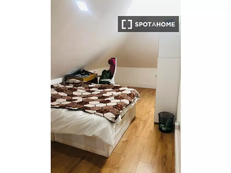 Immagine 12 di Camera condivisa in affitto  in Gants Hl a Ilford