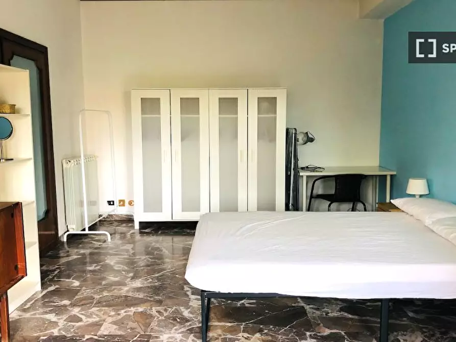 Immagine 1 di Camera condivisa in affitto  in Viale Leonardo da Vinci, 00145 Roma RM, Italy a Roma