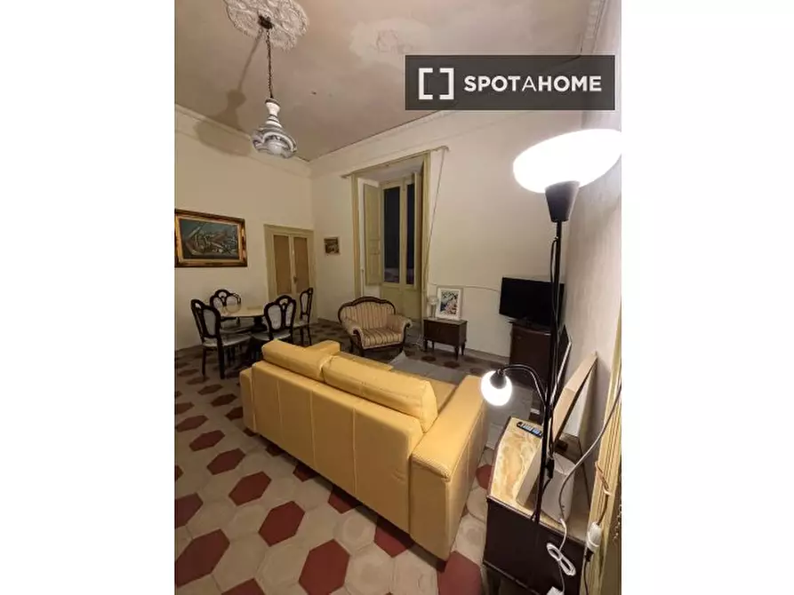 Immagine 9 di Camera condivisa in affitto  in Via Brombeis a Napoli