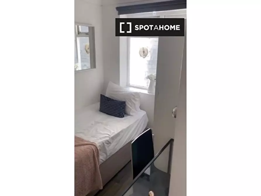 Immagine 4 di Camera condivisa in affitto  in Uxbridge Road a Hammersmith