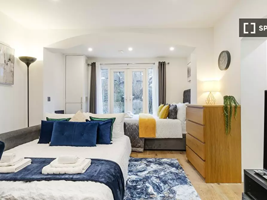 Immagine 2 di Appartamento in affitto  in Belsize Grove a Camden Town