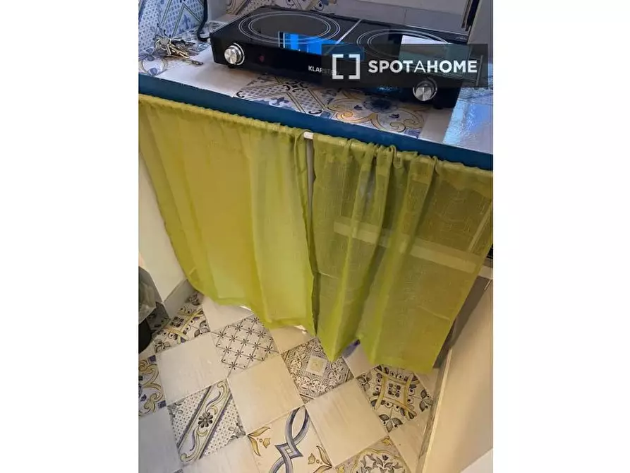 Immagine 16 di Appartamento in affitto  in Vico II Foglie A Santa Chiara a Napoli