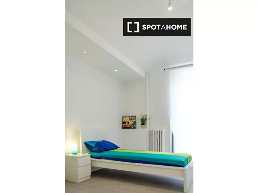 Immagine 1 di Camera condivisa in affitto  in Piazza Emanuele Filiberto a Torino