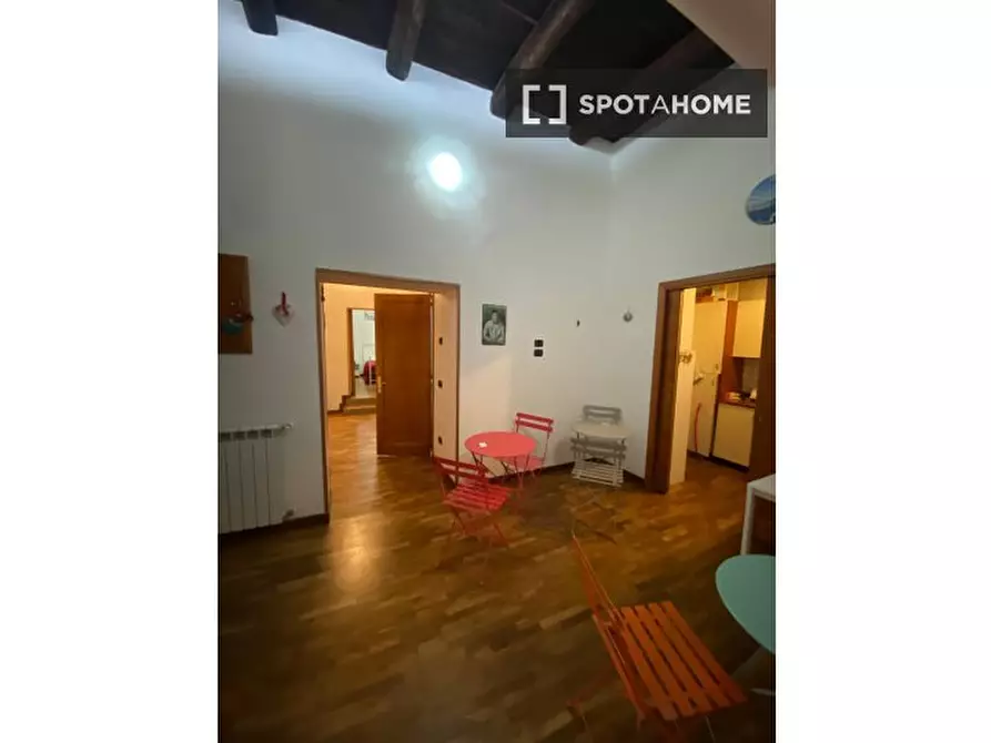 Immagine 3 di Camera condivisa in affitto  in Via dei Tribunali a Napoli