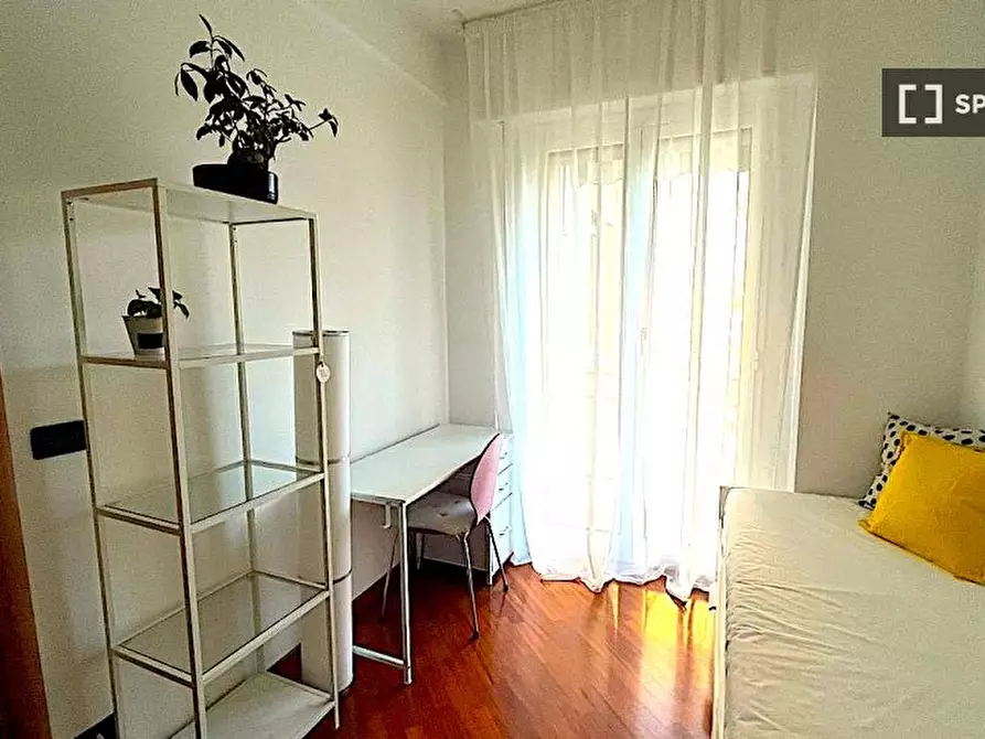 Immagine 3 di Camera condivisa in affitto  in Via Monte Rosa a Genova