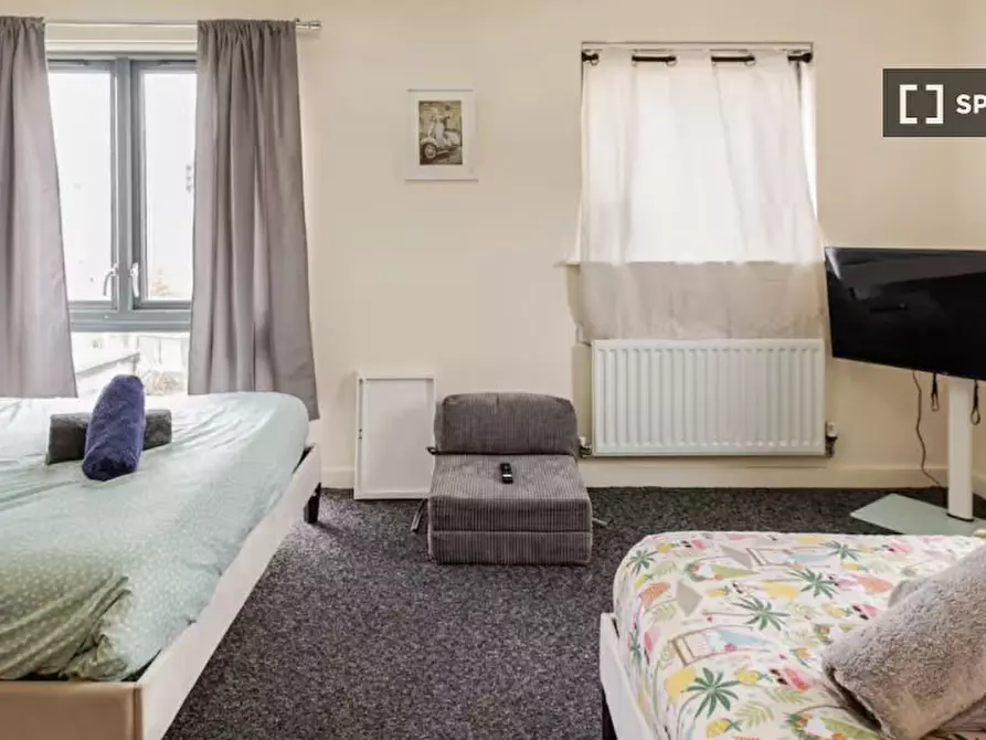 Immagine 3 di Camera condivisa in affitto  in Galleons Dr a Barking