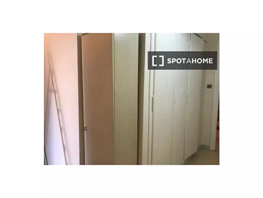 Immagine 3 di Camera condivisa in affitto  in Via Francesco Grimaldi a Roma