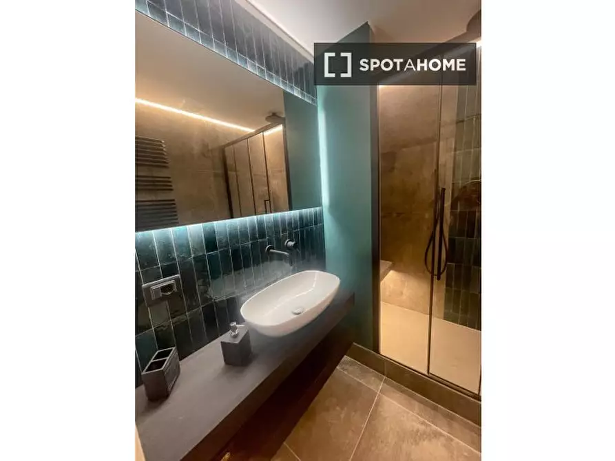 Immagine 2 di Camera condivisa in affitto  in Via S. Luca a Genova