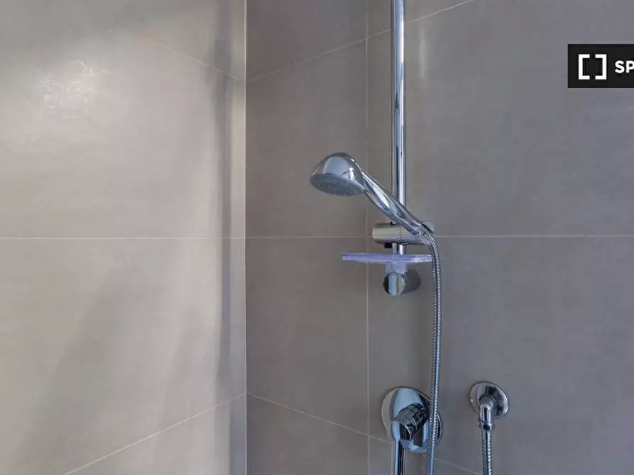 Immagine 13 di Camera condivisa in affitto  in Via di Acqua Bullicante a Roma