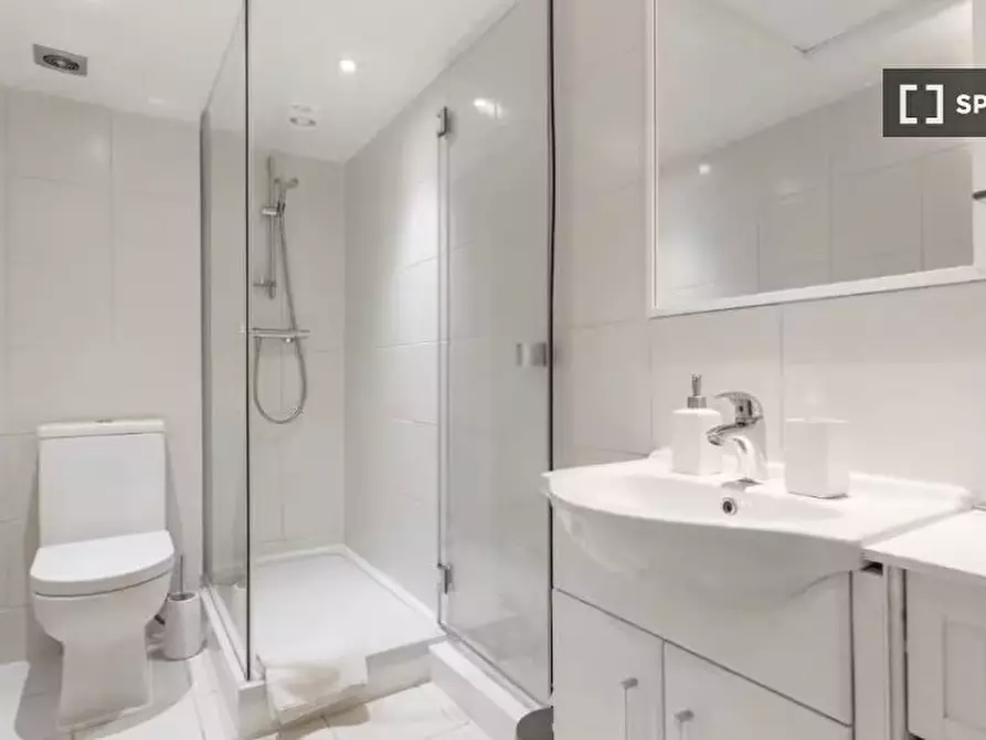 Immagine 2 di Appartamento in affitto  in flat a Kensington