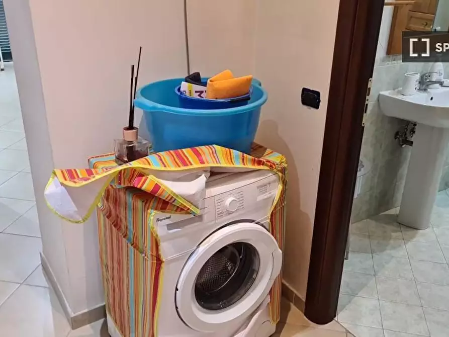 Immagine 12 di Camera condivisa in affitto  in Via Luigi Settembrini a Napoli