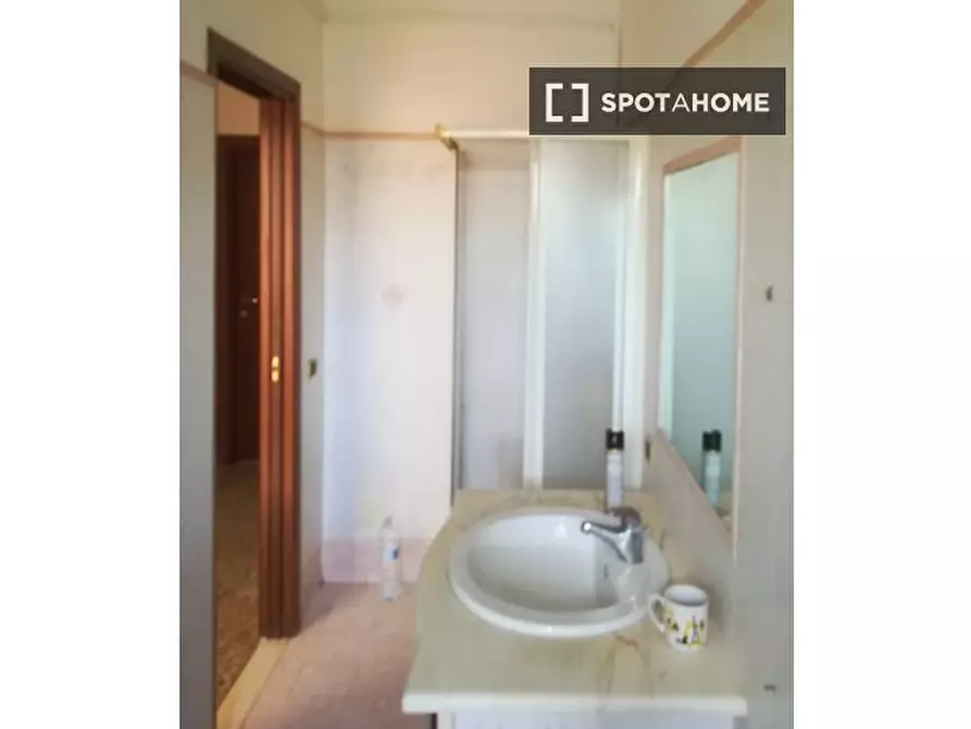 Immagine 3 di Camera condivisa in affitto  in Via G. di Vittorio a San Donato Milanese