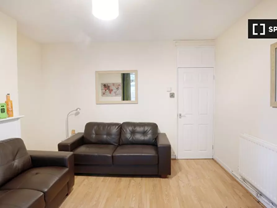 Immagine 4 di Camera condivisa in affitto  in Gill St a Poplar