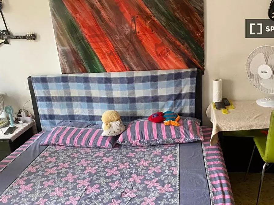 Immagine 2 di Camera condivisa in affitto  in Via Francesco Grimaldi a Roma