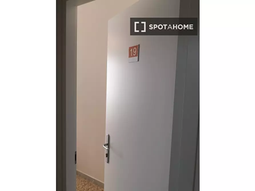 Immagine 5 di Camera condivisa in affitto  in Vico Campane a Donnalbina n. a Napoli