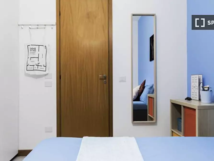 Immagine 3 di Camera condivisa in affitto  in Via Fiume delle Perle a Roma