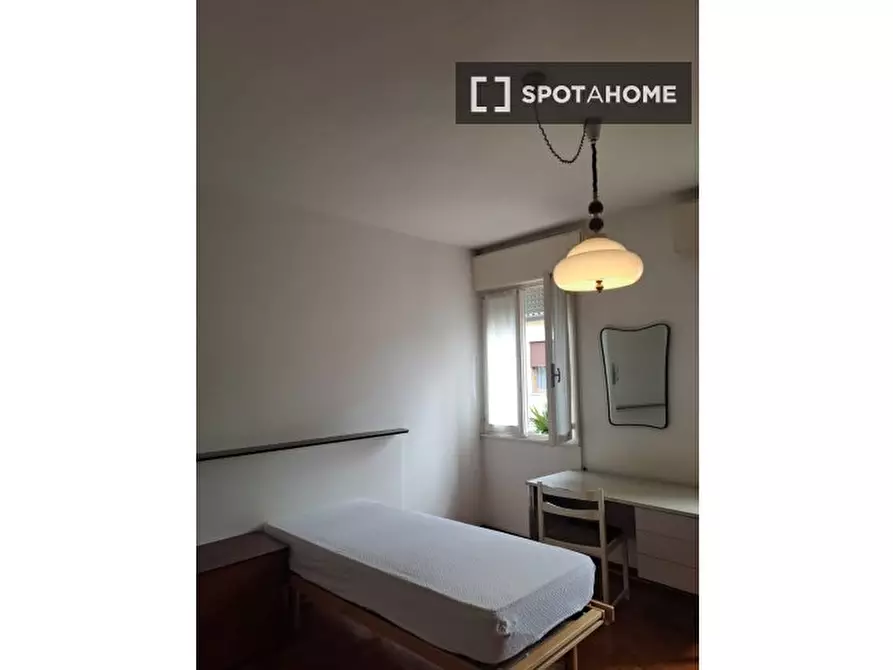 Immagine 4 di Camera condivisa in affitto  in Via Zara a Padova