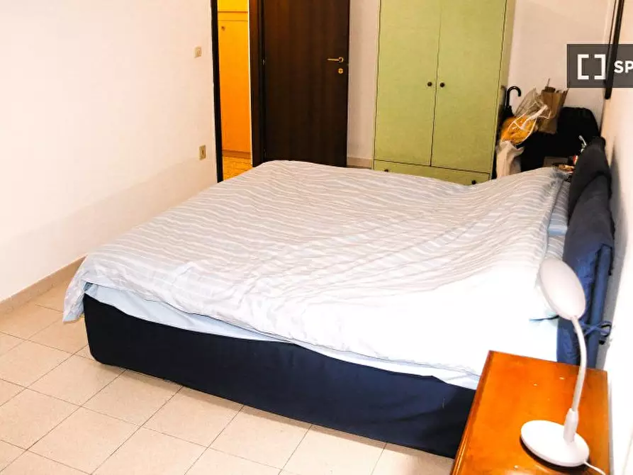 Immagine 3 di Camera condivisa in affitto  in Via Giuseppe de Robertis a Roma