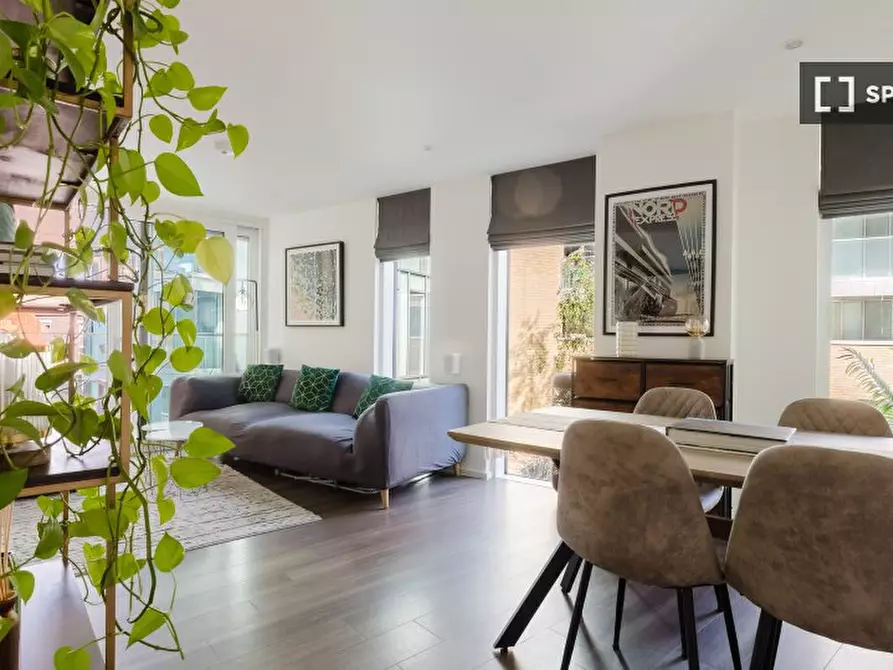 Immagine 1 di Appartamento in affitto  in Broomhill Road a Wandsworth