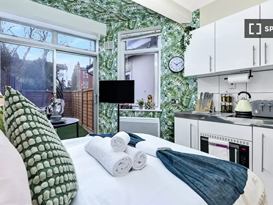 Immagine 7 di Ufficio in affitto  in flat a Hackney