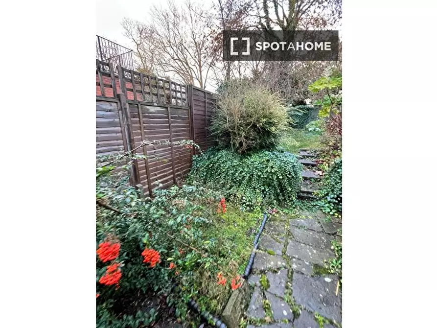 Immagine 18 di Appartamento in affitto  in Finchley Rd a Camden Town