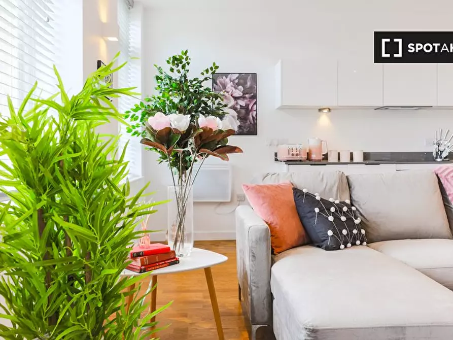 Immagine 6 di Appartamento in affitto  in Church St a Staines