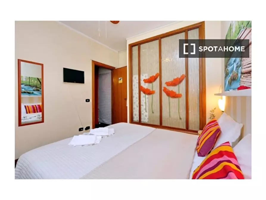 Immagine 9 di Camera condivisa in affitto  in Via Appia Nuova a Roma