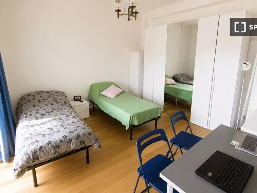 Immagine 2 di Camera condivisa in affitto  in Via Angera a Milano