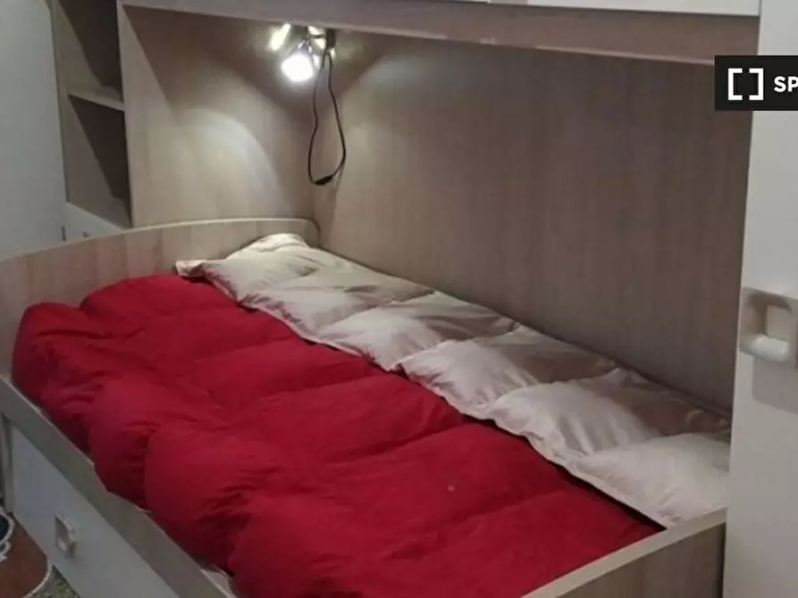 Immagine 2 di Camera condivisa in affitto  in Via Montevideo a Genova