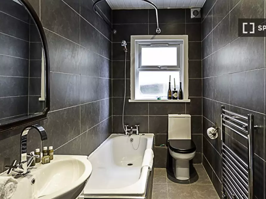 Immagine 16 di Appartamento in affitto  in Grafton Road a Ealing