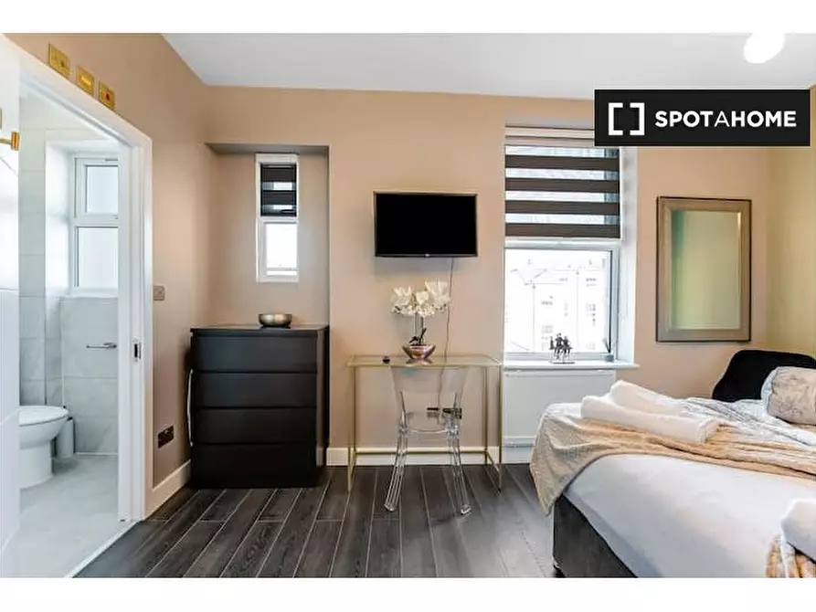 Immagine 2 di Ufficio in affitto  in High Rd a Tottenham