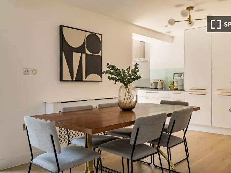 Immagine 11 di Appartamento in affitto  in Basing Street a Kensington