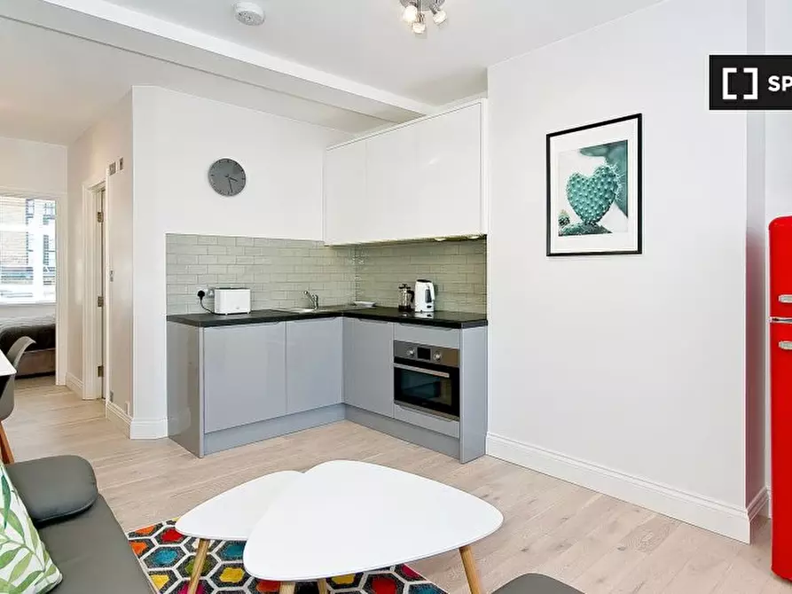Immagine 2 di Appartamento in affitto  in Flat 7 Greek St a 