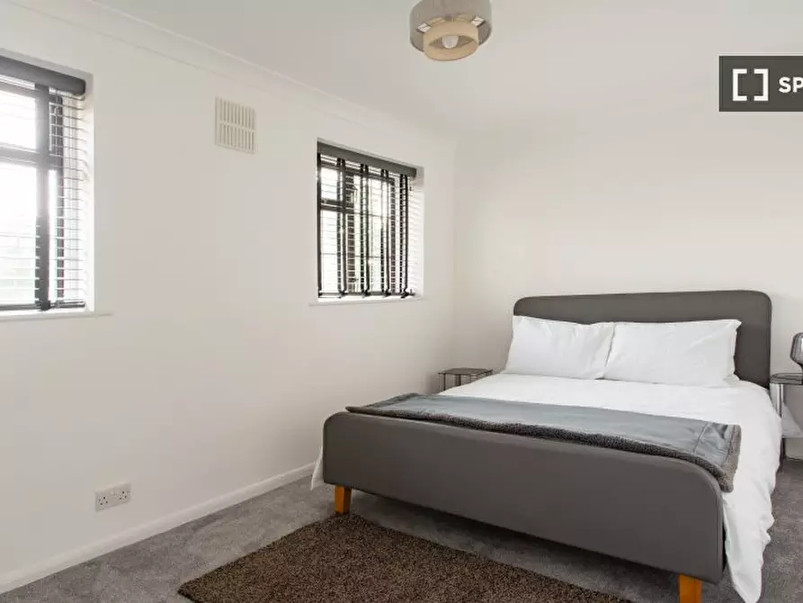 Immagine 4 di Appartamento in affitto  in The Acorns a Loughton