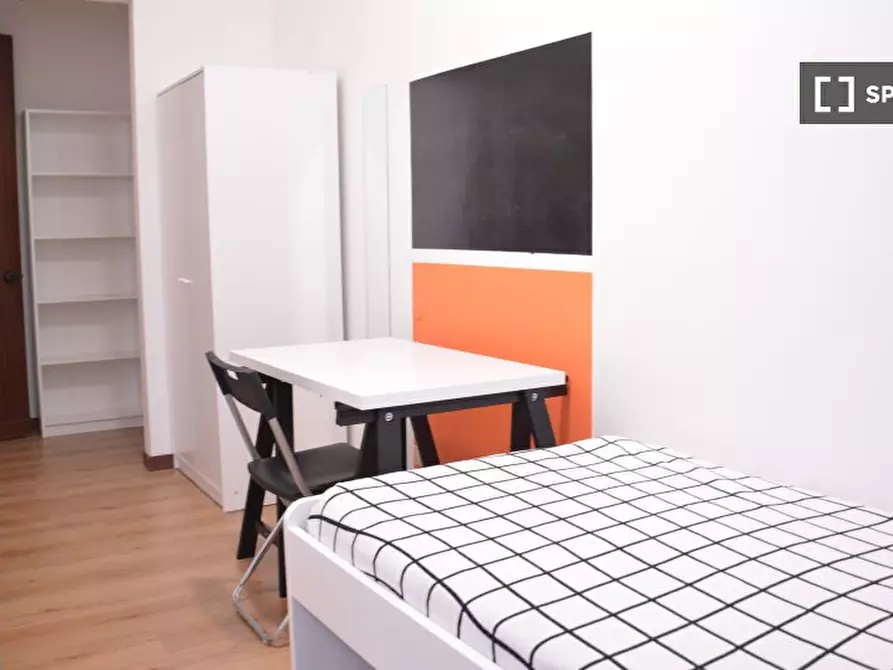 Immagine 2 di Camera condivisa in affitto  in Via Tigelliob a Cagliari