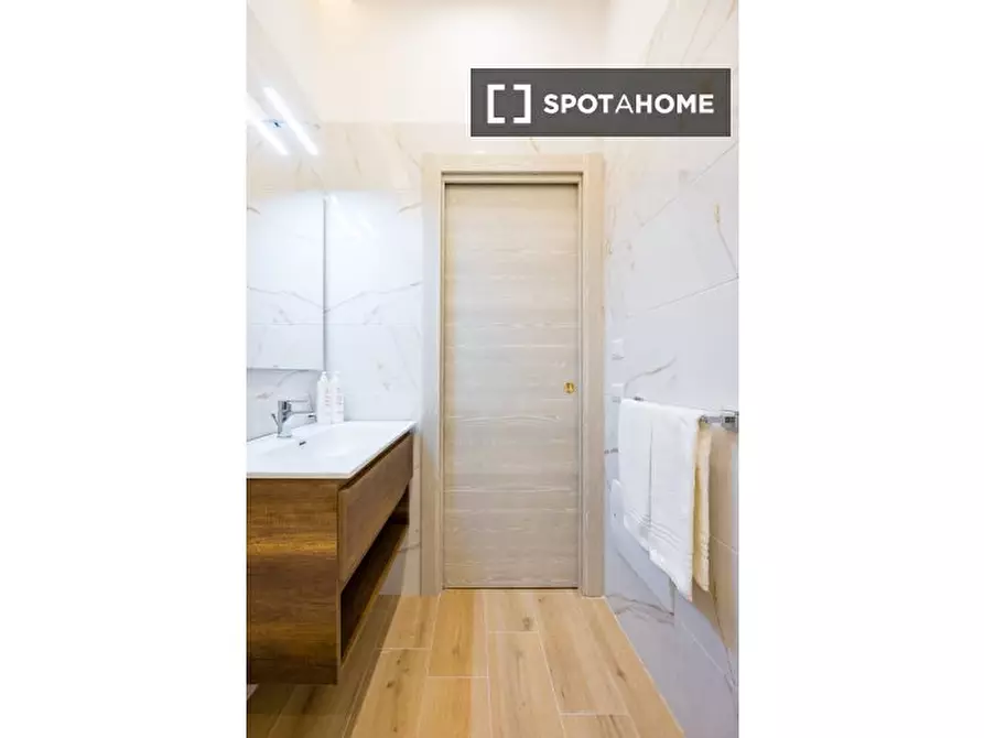 Immagine 15 di Ufficio in affitto  in Via Benedetto Cairoli a Napoli